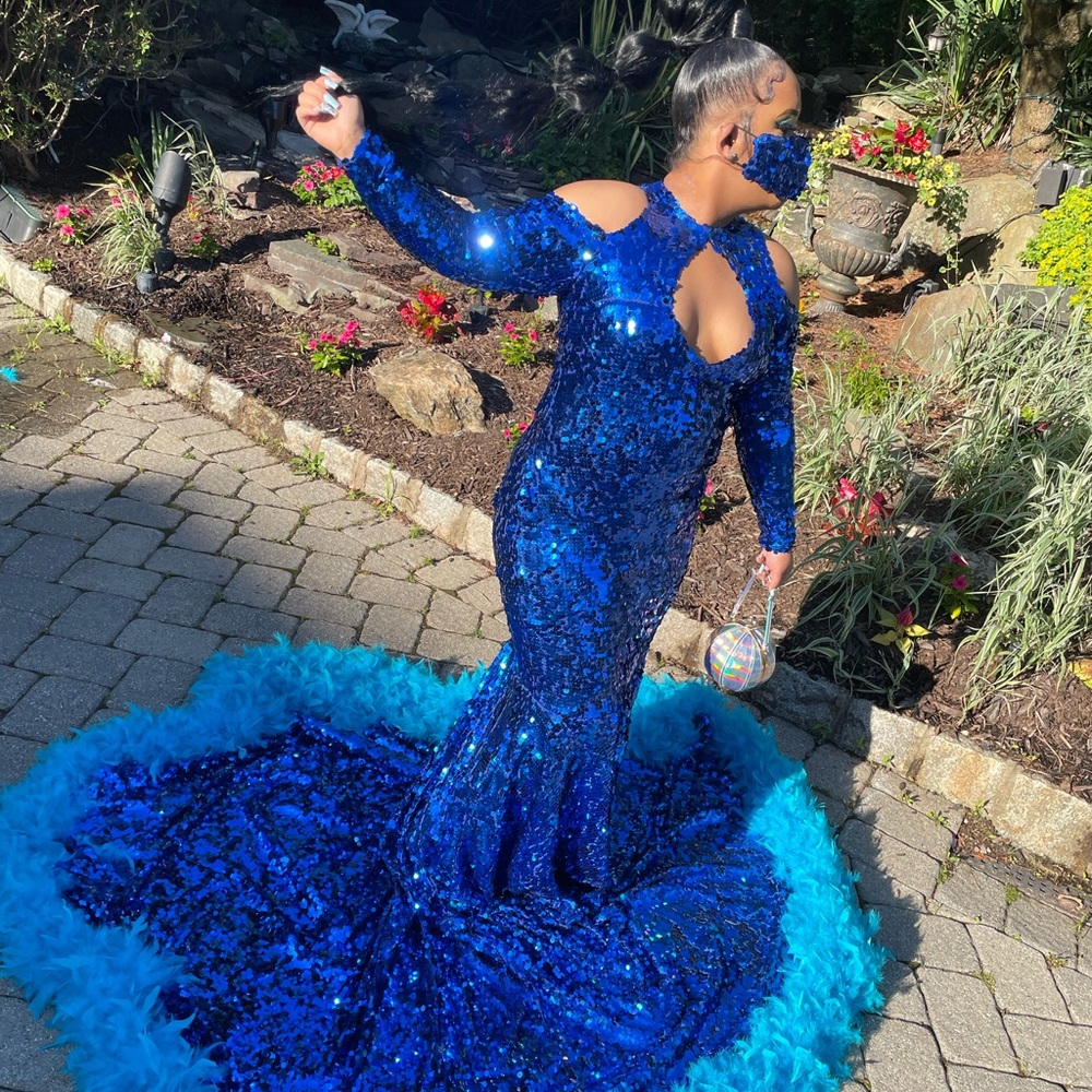 Hello everyone,I am selling my prom dress!Only worn once! Price is negotiable.